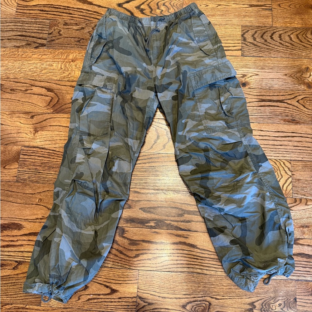 TNA Camouflage Cargo Pants - Medium